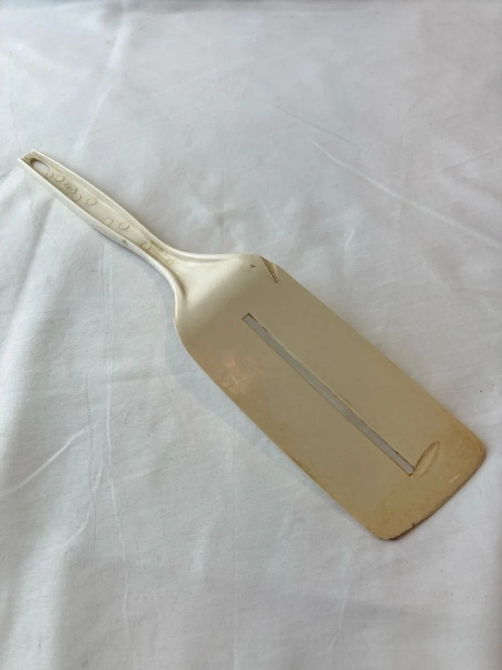 Vintage Foley Beige Heat Resistant Nylon 1 Slot Fish Spatula Turner Long Blade